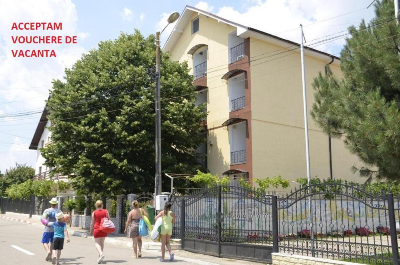 Vila Cu Livada Костинещи Екстериор снимка