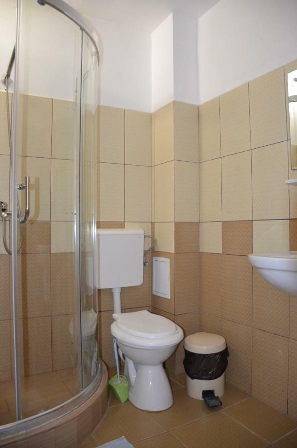 Vila Cu Livada Костинещи Екстериор снимка