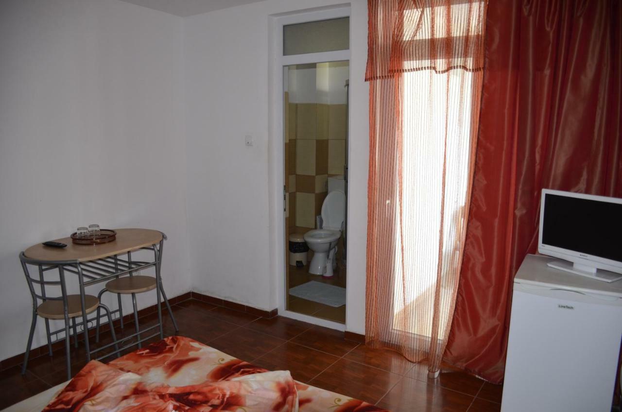 Vila Cu Livada Костинещи Екстериор снимка