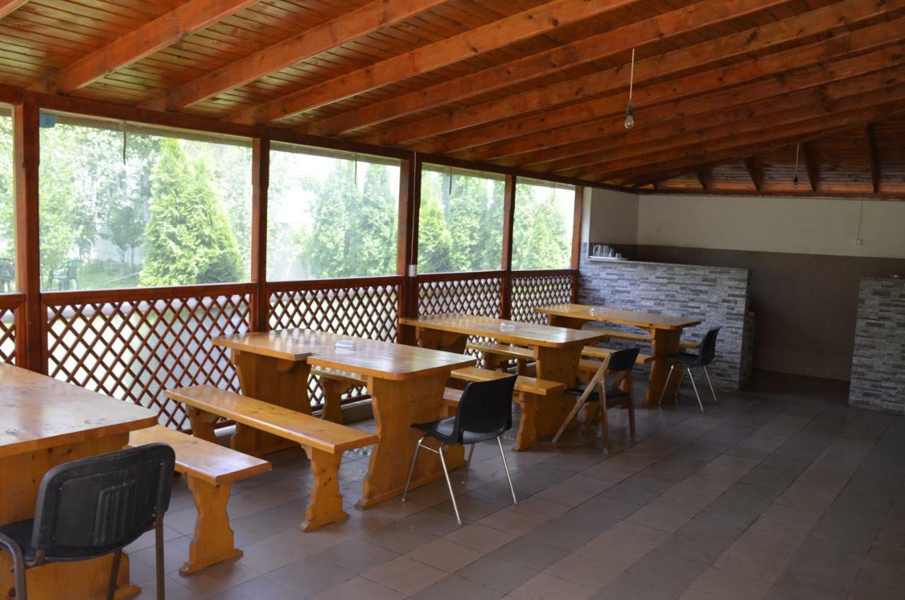 Vila Cu Livada Костинещи Екстериор снимка