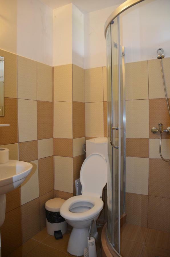 Vila Cu Livada Костинещи Екстериор снимка
