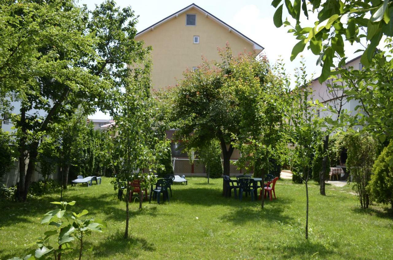 Vila Cu Livada Костинещи Екстериор снимка